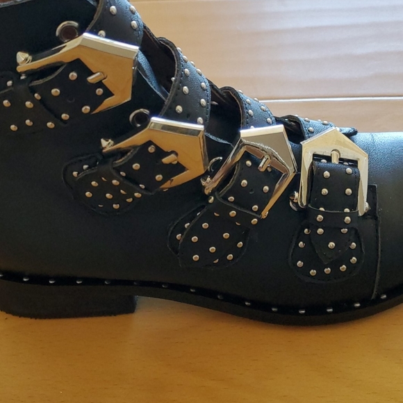 Black shoes, copied of givenchy look alike shoes. - Picture 2 of 8